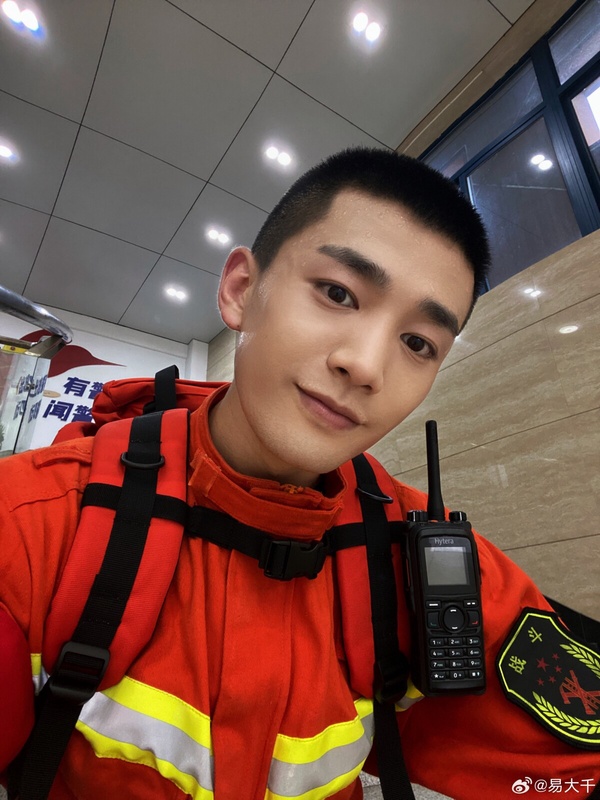 《我的人間煙火》演員古裝vs.時裝!楊洋、王楚然造型驚豔,魏大勛至今沒演過古裝劇!