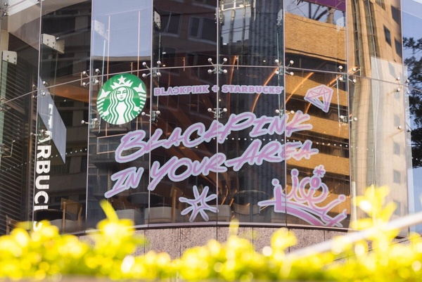 BLINK星巴克集合!星巴克BLACKPINK主題店現身,粉嫩店裝、限定星冰樂好拍再享買一送一