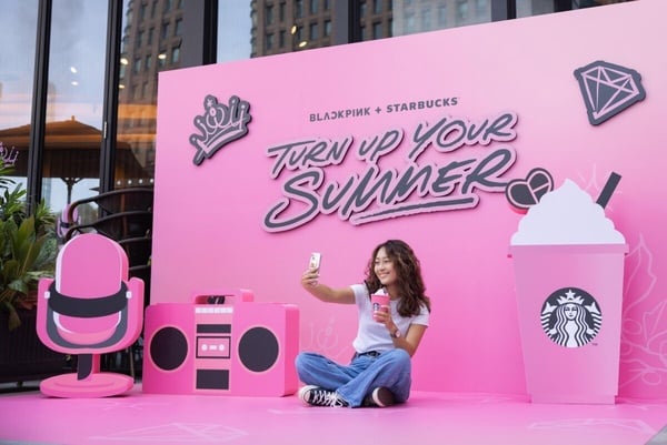 BLINK星巴克集合!星巴克BLACKPINK主題店現身,粉嫩店裝、限定星冰樂好拍再享買一送一