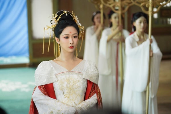 古裝劇9位「超多人愛」女主！楊紫《長相思》和3男人虐戀，迪麗熱巴5個，楊冪最狂有6個