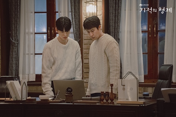 近期開播韓劇評價！《D.P逃兵追緝令2》《驅魔麵館2》精彩好看，這部收視低但口碑爆棚