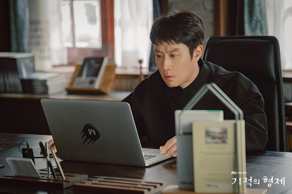 近期開播韓劇評價！《D.P逃兵追緝令2》《驅魔麵館2》精彩好看，這部收視低但口碑爆棚