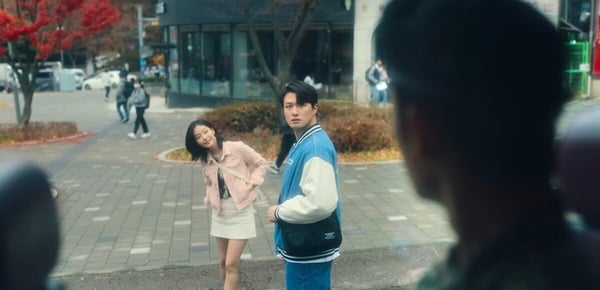 《D.P逃兵追緝令2》劇情彩蛋！浩烈外套藏隱喻，結局彩蛋超諷刺，這幕畫面竟呼應第一季