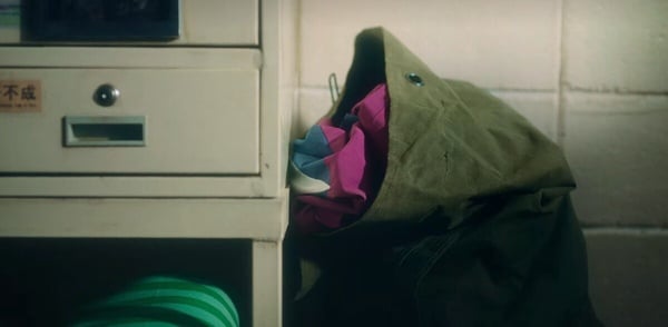 《D.P逃兵追緝令2》劇情彩蛋！浩烈外套藏隱喻，結局彩蛋超諷刺，這幕畫面竟呼應第一季