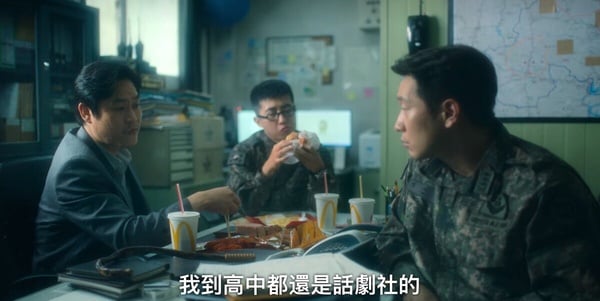 《D.P逃兵追緝令2》劇情彩蛋！浩烈外套藏隱喻，結局彩蛋超諷刺，這幕畫面竟呼應第一季