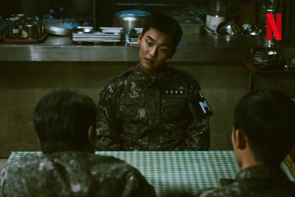 《D.P逃兵追緝令2》9個劇情幕後秘密!丁海寅拍到好想退伍?他被演員公認是動作戲之王