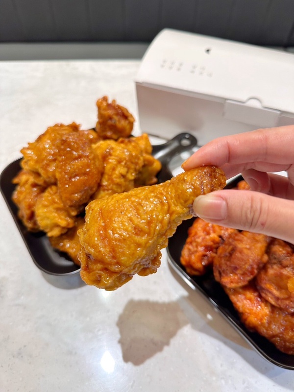 買一送一！韓人氣「橋村炸雞」首店開幕，經典、蜂蜜炸雞、漢堡都有，菜單售價看這裡