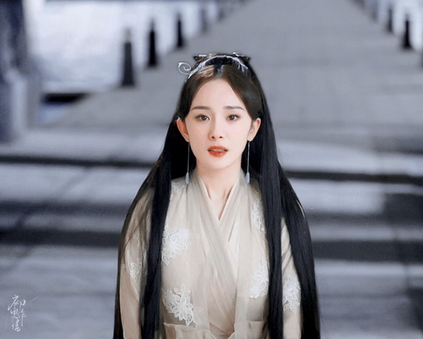 古裝劇8位女主穿回女裝驚豔全場！楊紫《長相思》看呆4男人，熱巴美翻吳磊，楊冪是真美