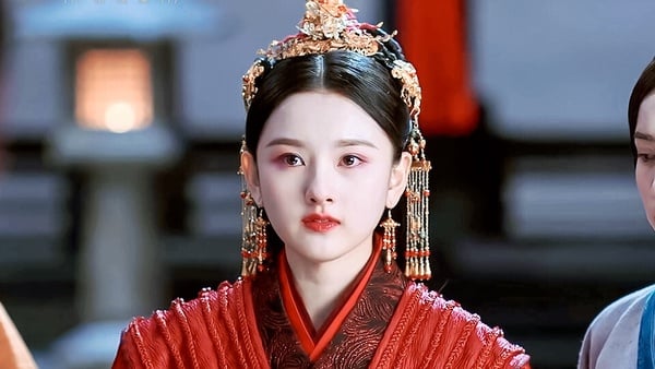 古裝劇8位女主穿回女裝驚豔全場！楊紫《長相思》看呆4男人，熱巴美翻吳磊，楊冪是真美