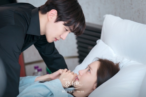 近三年登頂Netflix全球第一韓劇竟只有12部！《歡迎來到王之國》霸榜三週，這部高達9週