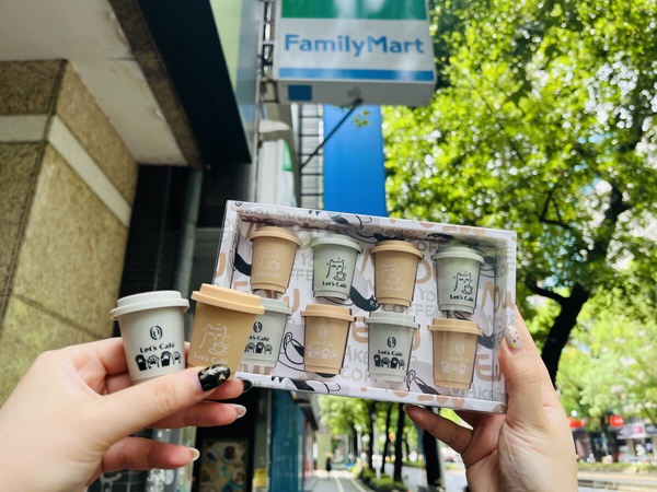全家買一送一優惠：霜淇淋、咖啡、私品茶買一送一，加9元霜淇淋，再推貓貓迷你咖啡杯