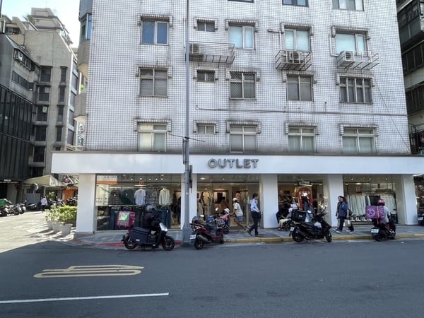 台北平價服飾挖寶！NET outlet「大安拍點」超殺優惠1件不到百元！