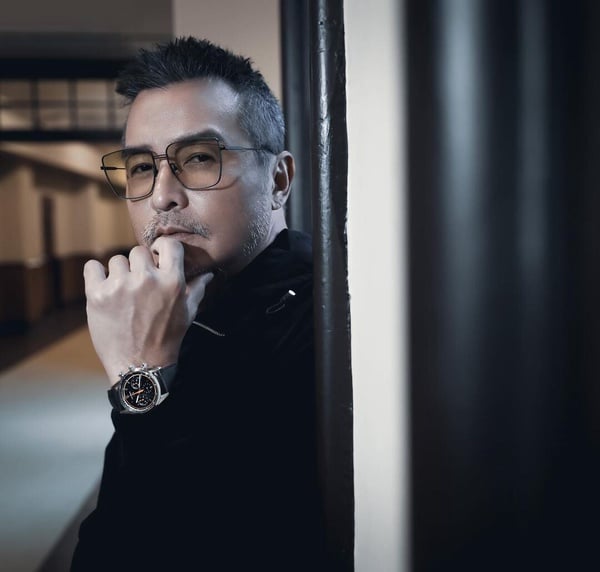 《八尺門的辯護人》李銘順的9件事!12歲就工作,三度獲金鐘,老婆是「新加坡一姐」!
