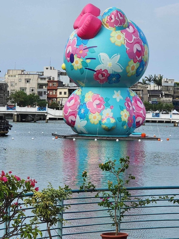 Hello Kitty粉快衝!Kitty領軍三麗鷗明星現身「桃園地景藝術節」,美樂蒂、酷洛米都有
