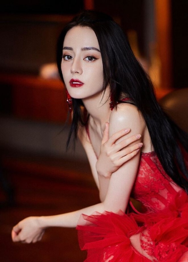 網評「最想用她臉活一天」高顏值陸劇女星TOP10！迪麗熱巴第四，楊穎第三，冠軍是真美
