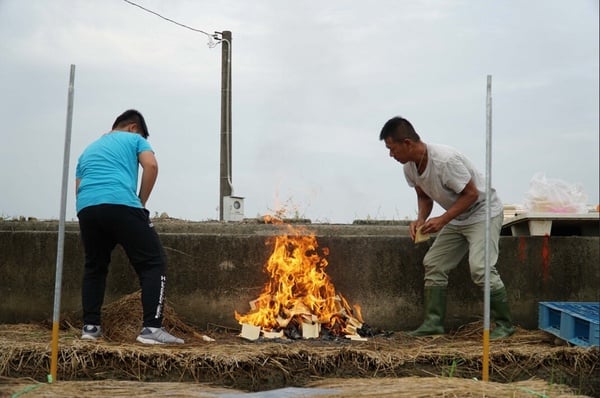 農曆七月怎麼拜？祭拜流程與禁忌一次看，拜好兄弟勿說姓名、地址應該這樣說
