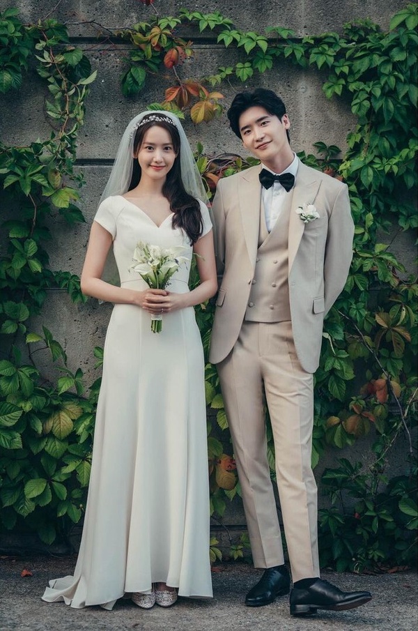 《歡迎來到王之國》潤娥歷年婚紗造型!