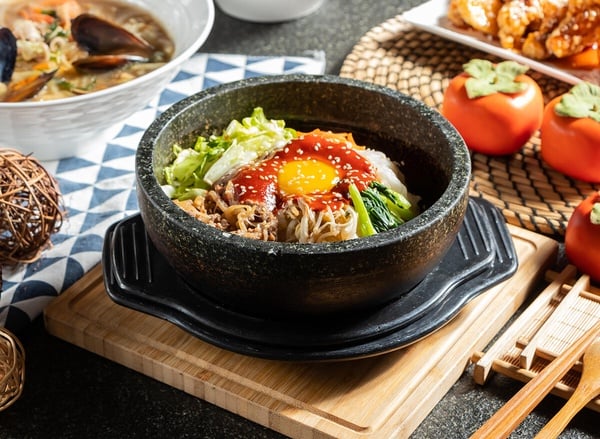 10間蔬食韓式餐廳推薦：新品牌YACHE 野菜超夯，韓楓石鍋拌飯、德魯納韓式炸雞必須吃爆