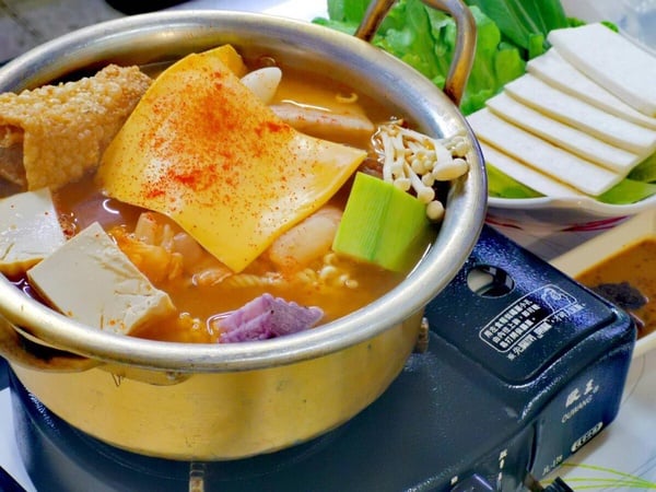 10間蔬食韓式餐廳推薦，新品牌YACHE 野菜超夯，韓楓石鍋拌飯、德魯納韓式炸雞必須吃爆