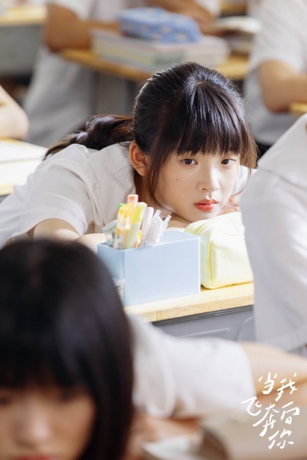 Netflix《當我飛奔向你》劇情5大看點!甜妹攻陷高冷男神,從校服到婚紗一路甜到底