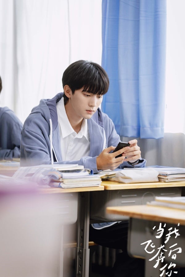 Netflix《當我飛奔向你》劇情5大看點!甜妹攻陷高冷男神,從校服到婚紗一路甜到底