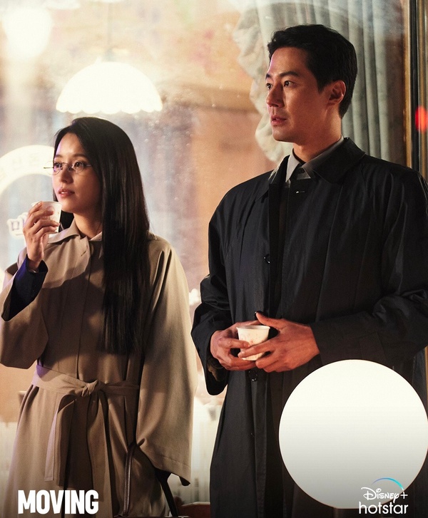 「身高比例超好」韓劇男星!《Moving異能》趙寅成是長腿歐巴始祖,他僅174比例卻極好