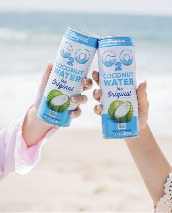 「椰子水」是健康的飲料?椰子水的10大好處&注意事項,「這些人」不能喝!