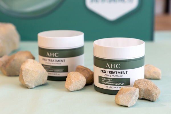 網友熱議「有待爆特質」的美妝好物！唇炎必收護唇膏、睫毛膏式瀏海棒