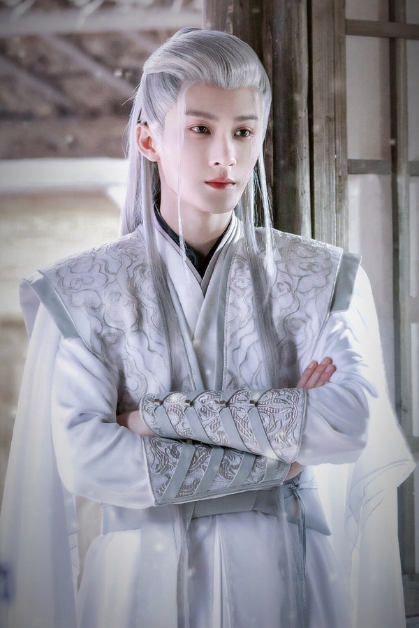 七月陸劇演員微博指數榜Top10!趙露思第6 楊洋第5,《長相思》楊紫贏熱巴,冠軍是真火
