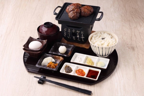 台北漢堡排+1！胡同漢堡排新開店「焱の挽肉」開幕，菜單A5和牛、豬雞皆有再享優惠