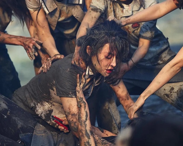 8位為戲下苦功韓劇演員!《假面女郎》安宰弘每天花2小時上禿頭妝,他到變性人酒吧實習