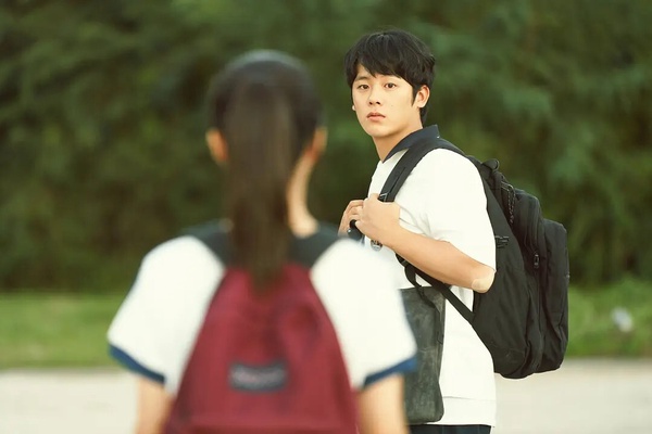 8位為戲下苦功韓劇演員!《假面女郎》安宰弘每天花2小時上禿頭妝,他到變性人酒吧實習