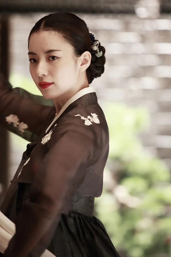 8位為戲下苦功韓劇演員!《假面女郎》安宰弘每天花2小時上禿頭妝,他到變性人酒吧實習