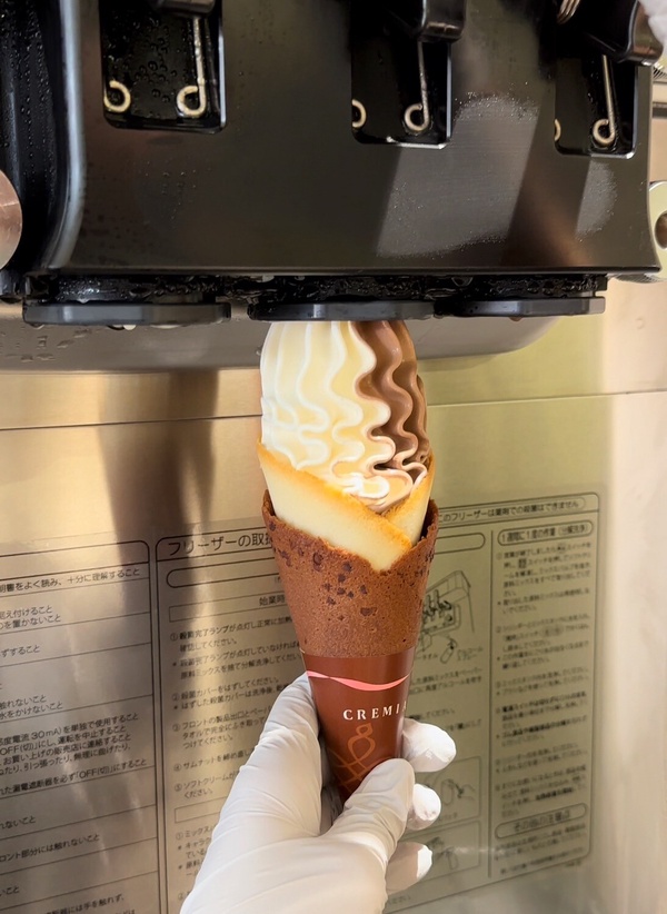 CREMIA必吃霜淇淋新品!CREMIA推七夕限定「雙杯滿足CREMIA」,原味、巧克力餅乾一次吃