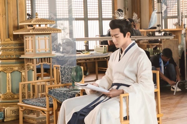 9位導演「讚不絕口」陸劇演員!肖戰悟性高&成毅用心,《長相思》檀健次是相柳唯一人選