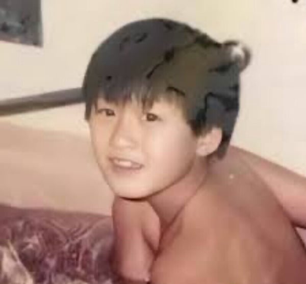 近期爆火男星的青澀舊照!鄧為、成毅風格差異大,陳哲遠、曾舜晞從小顏值就高!