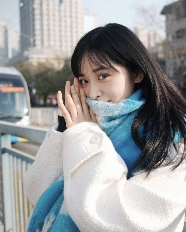 「沈月」的元氣少女感拍照教學:跟著沈月拍出自然又上鏡的美照!