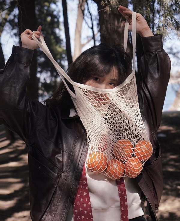 「沈月」的元氣少女感拍照教學:跟著沈月拍出自然又上鏡的美照!