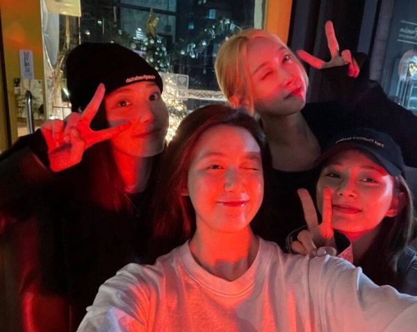 4組kpop跨團友誼小圈圈!Lisa和志效、Mina認識?女版97賴成員每個都超大咖!