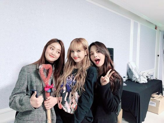 4組kpop跨團友誼小圈圈!Lisa和志效、Mina認識?女版97賴成員每個都超大咖!