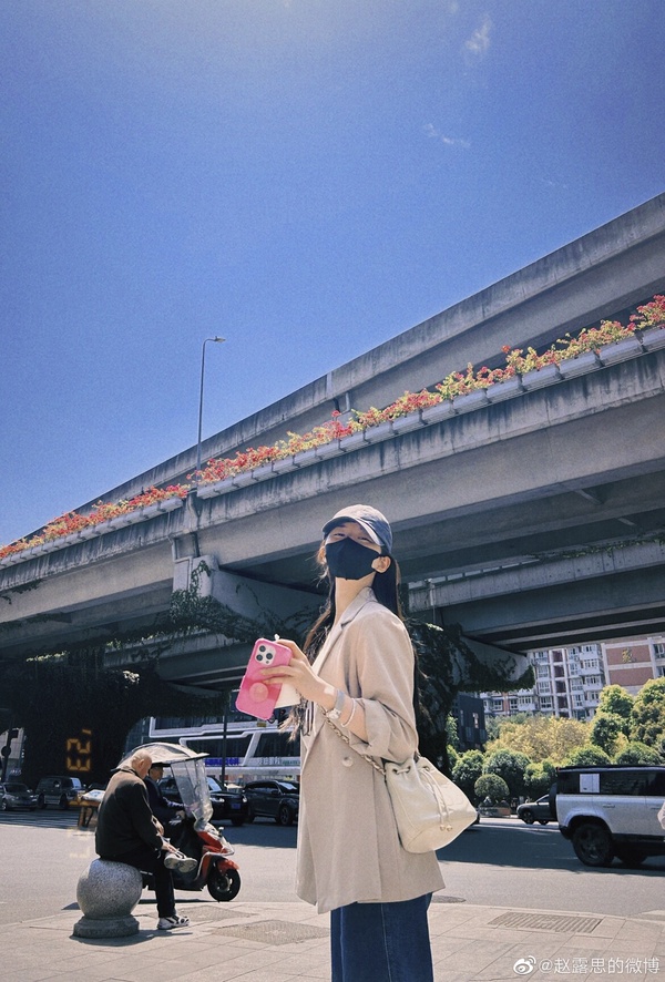 2023趙露思私服同款包包：跟著揹PEDRO質感和年輕兼具、「這一牌」過半超厲害！