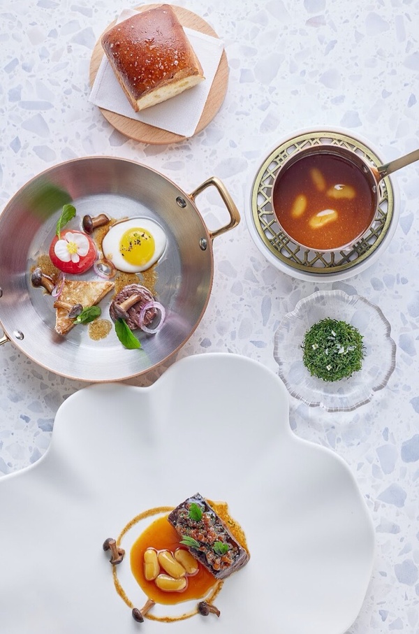 預約困難店+1!前RAW主廚全新「Restaurant A」,在純白美術館品嚐精緻美食,訂位看這