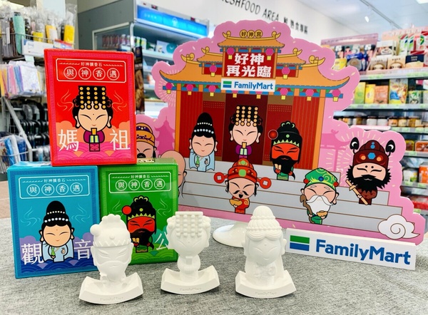 比買一送一強!全家「好神公仔杯塞」加價購再推「發財卡」抽400元,還有咖啡買6送6!