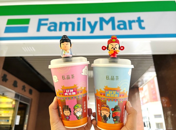 比買一送一強!全家「好神公仔杯塞」加價購再推「發財卡」抽400元,還有咖啡買6送6!