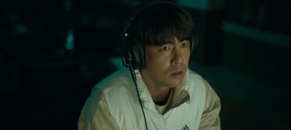 《Moving異能》最新劇情細節彩蛋！公車神秘男會飛，行動電源藏玄機，打掃阿姨身份是她