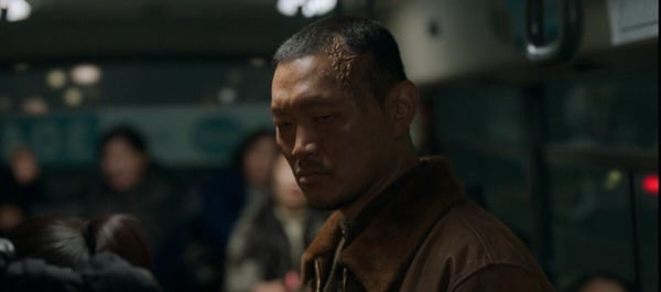 《Moving異能》最新劇情細節彩蛋！公車神秘男會飛，行動電源藏玄機，打掃阿姨身份是她