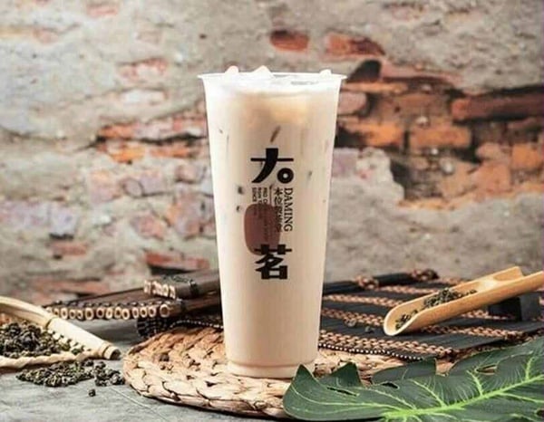 大茗本位製茶堂紅茶拿鐵，香氣十足的紅玉紅茶，加入鮮奶，是奶茶控的最愛