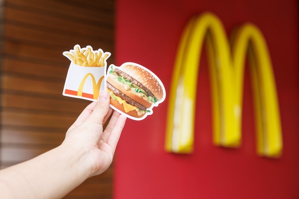 麥當勞買一送一!麥當勞「9月優惠」大麥克、薯條免費吃,加大薯、冰炫風買一送一優惠
