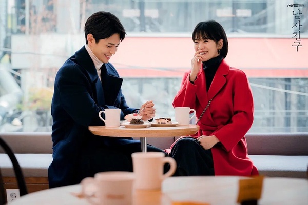 日票選「最好看Netflix愛情韓劇」TOP10!《太陽的後裔》第4輸《金秘書》,冠軍真的甜