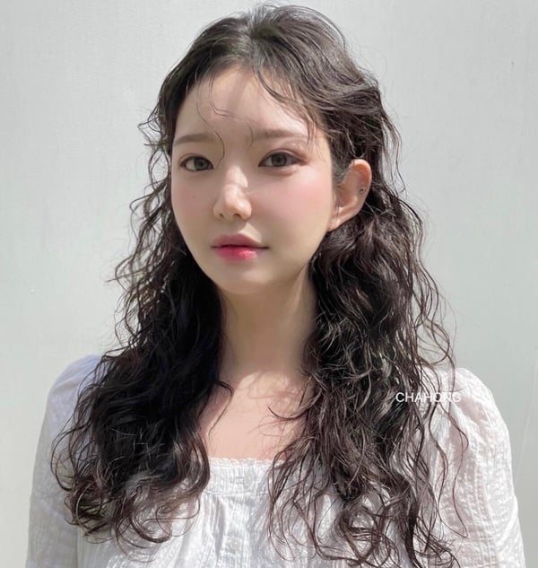 我哪種捲髮？不同臉型適合燙髮捲度推薦，長臉、高顴骨秒顯瘦減齡，這款是問題臉型救星